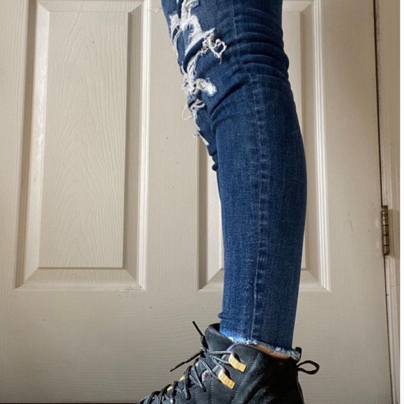 Jordan 12 Retro - Picture 2 of 3